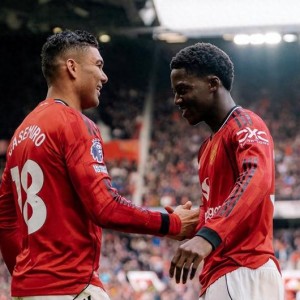 开云平台-合同仅剩3个月 曼联愿续约34岁胖虎 球迷高喊“再踢1年”挽留|卡塞米罗|皇家马德里|阿莫林|梅努|谈判_新浪体育_新浪新闻