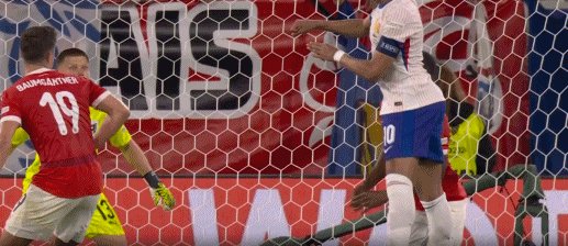 1718657191944000127.gif 法国姆总撞头.gif