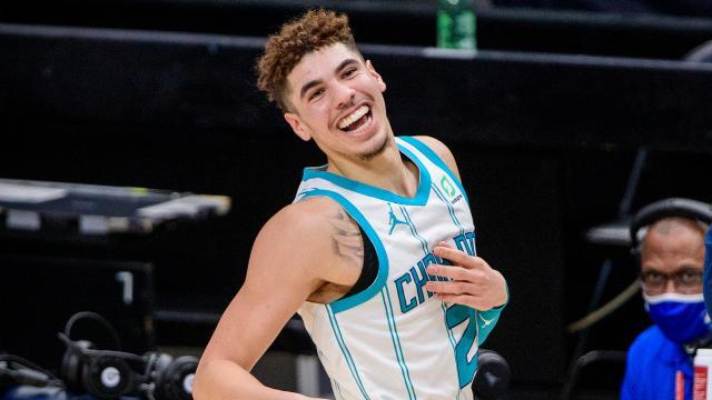lamelo-ball-smiling-mavs.jpg